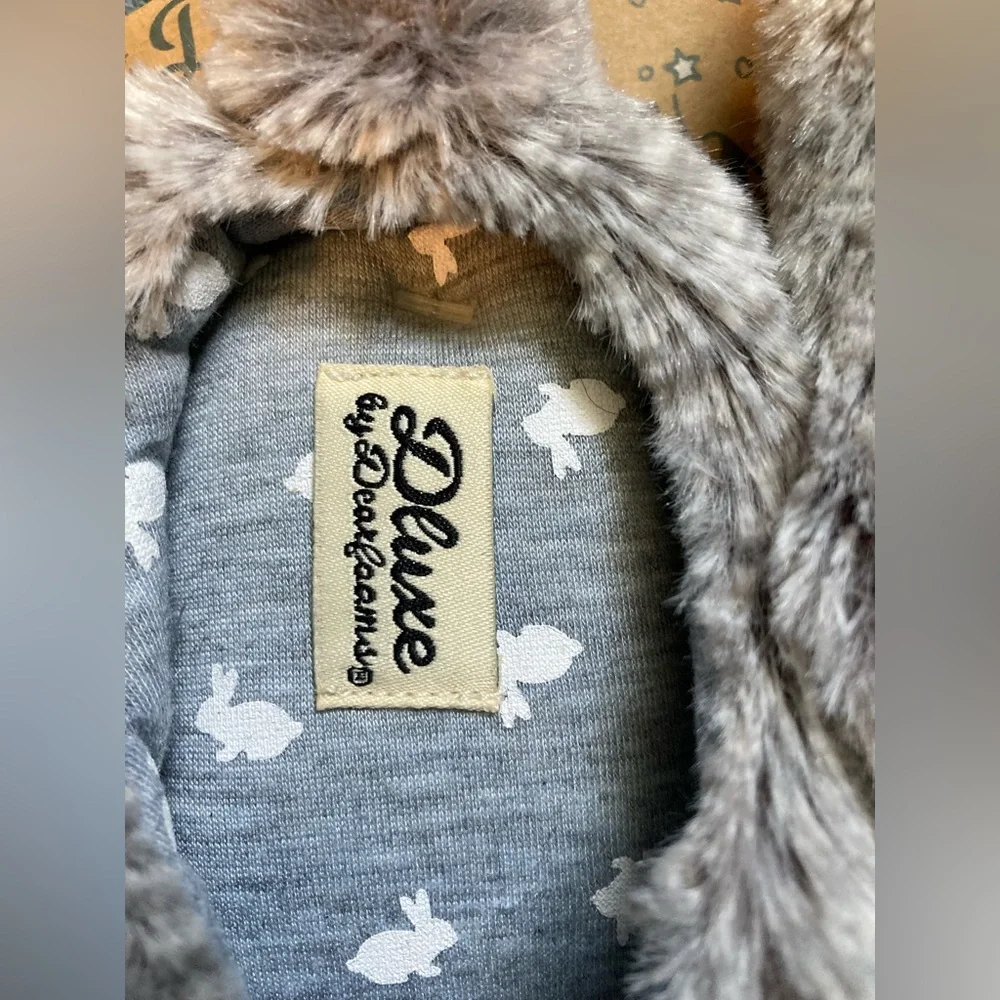 Dearfoam size 11/12, fuzzy comfy slippers for little kid